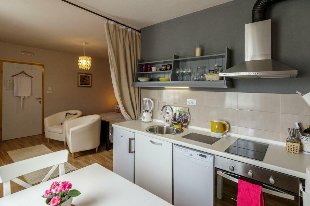 Apartments Mardesic 코미자 외부 사진