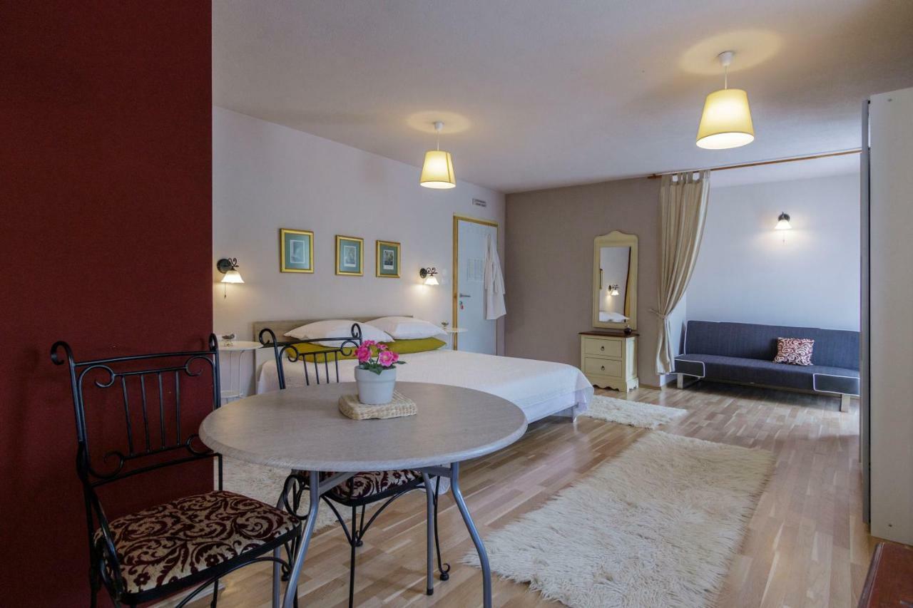 Apartments Mardesic 코미자 외부 사진